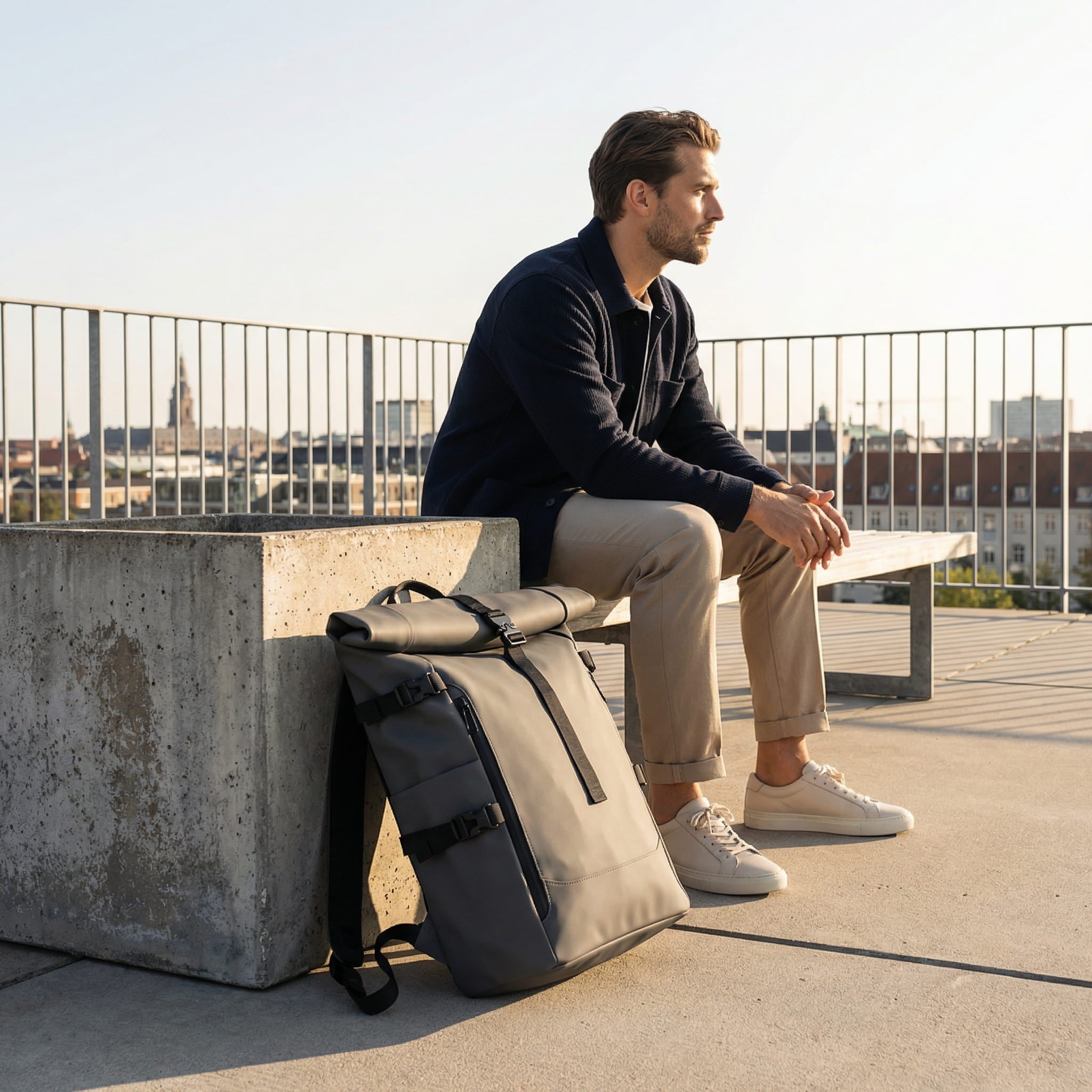 Le sac à dos rolltop : pourquoi les urbains ne jurent plus que par lui
